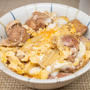 鶏もつの卵とじ丼