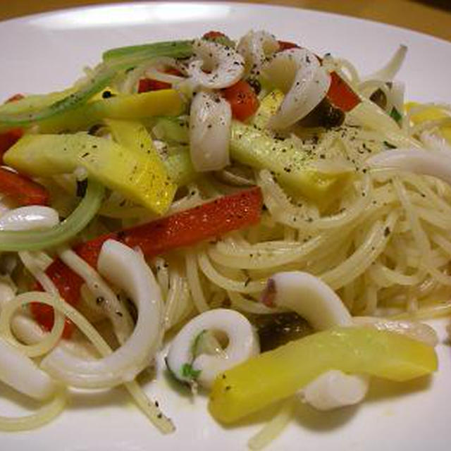 イカと野菜の彩りパスタ