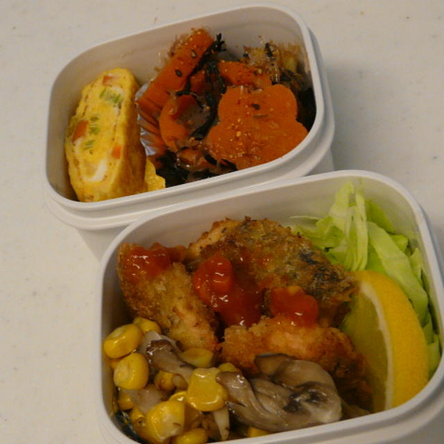 お弁当(生鮭のフライ・トマトソース添え）