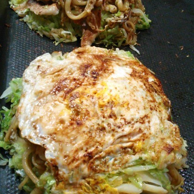 広島風お好み焼きとおにぎらず弁当