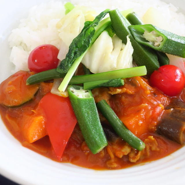 夏野菜カレー　～豚肉・トマト・ココナッツミルクを入れて