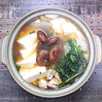 牡蠣だし醤油で、鶏もも、白菜、春菊、椎茸、豆腐の鍋