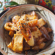 作り置き＊お弁当にもぴったり！！ちくわと油揚げとチリチリこんにゃくの照り照り焼き