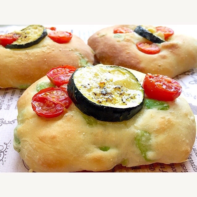 春から初夏に向けてのパンで！色を意識するだけでおうちパンも楽しくなる枝豆パンをご紹介