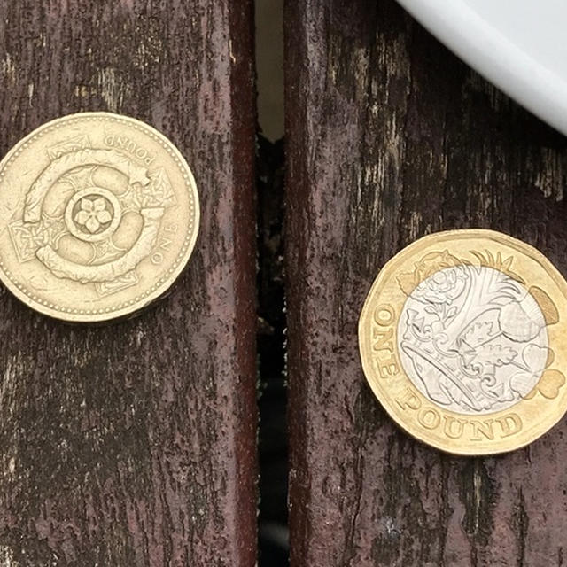 開け貯金箱！硬貨切り替えで大慌てのイギリス