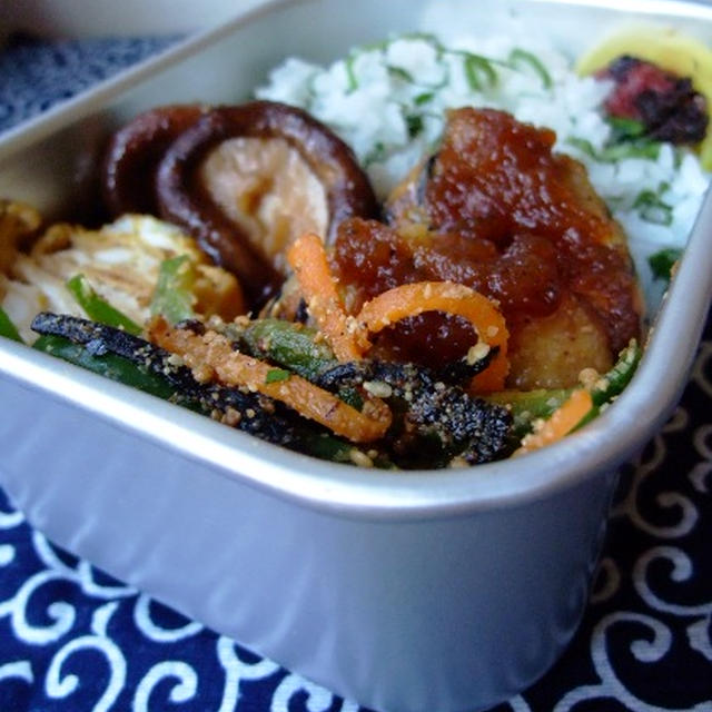 豆腐つくねバーグ玉ねぎソース弁当。