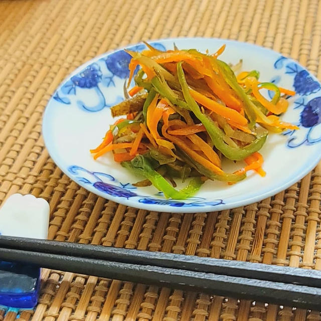 鮮やかで簡単に作れる「3種の野菜きんぴら炒め」の作り方・レシピ