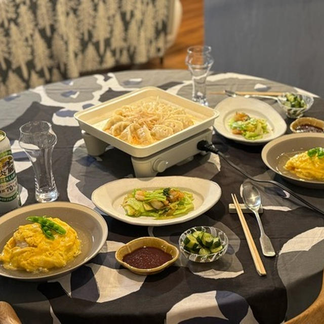 天津飯と餃子とエビと野菜炒めの夜ごはん