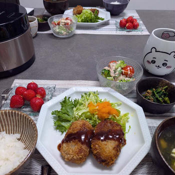 ミンチカツの献立。思い立って、換気扇掃除をする。