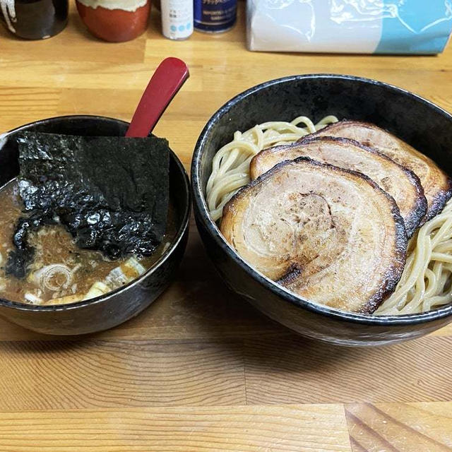チャーシューつけ麺 中を啜る