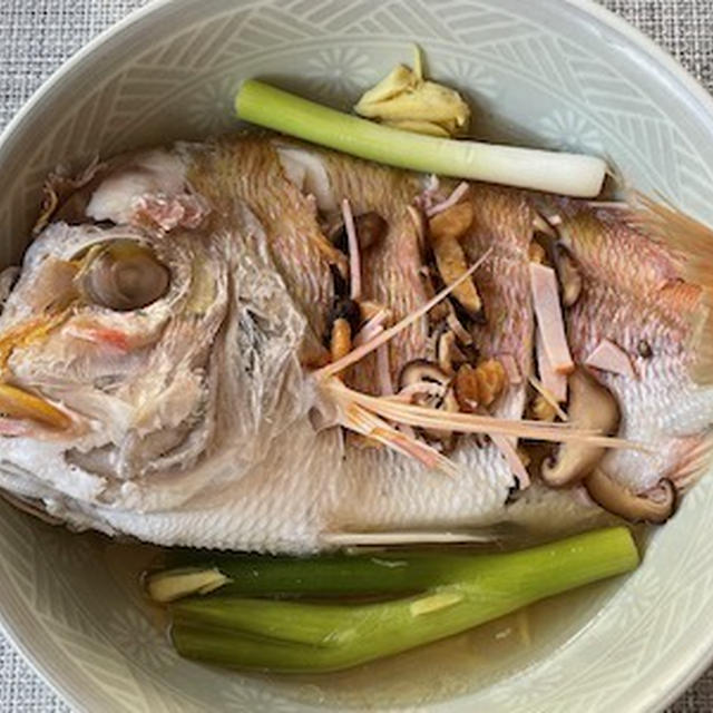 黄鯛の清蒸鮮魚（中華風蒸し物）