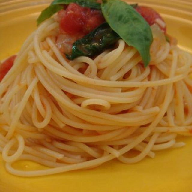 ミニトマトのソースで贅沢パスタ　と幸せ。