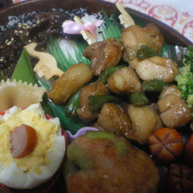 「鶏ももの串」と「海老のすり身焼き」お弁当