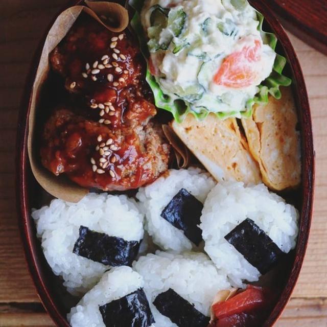 こむすびとハンバーグのお弁当