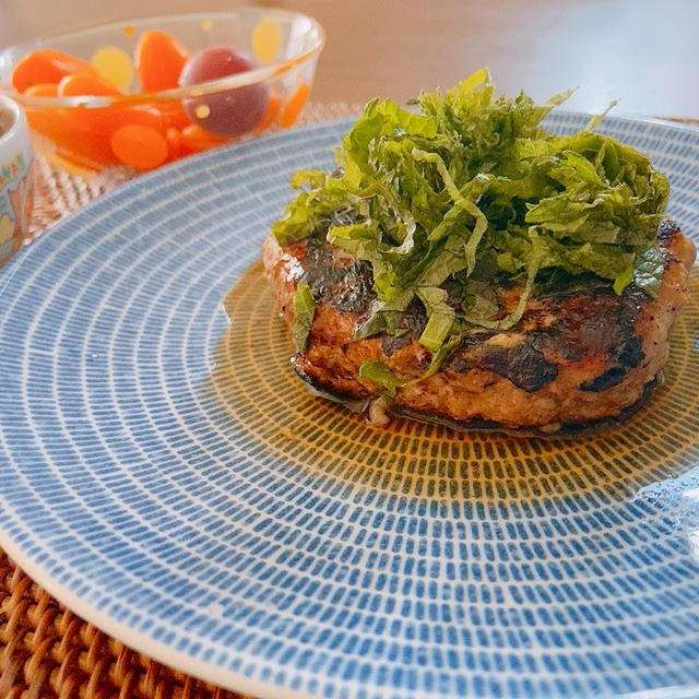 お昼ご飯といつものシャトレーゼ品。世界一の炭酸パックレポ