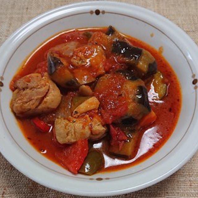 鶏もも肉と夏野菜のトマト煮込み