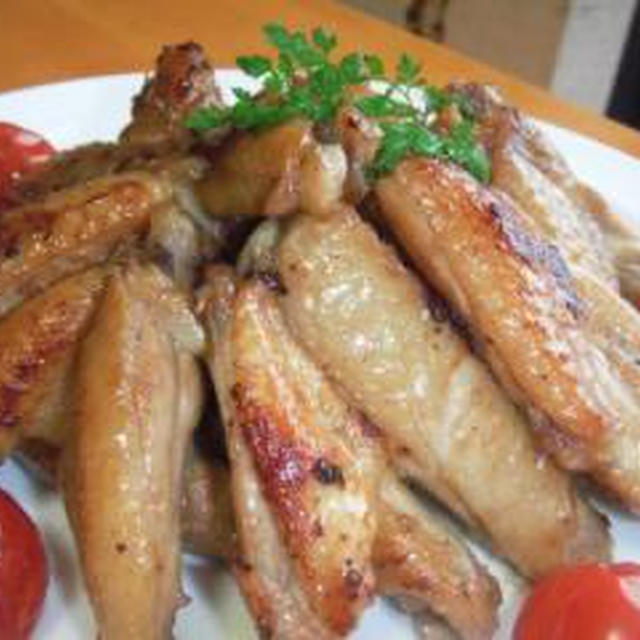 「ラー油ＤＥ☆鶏手羽中のピリ辛☆照り照り焼き♪」と。。「調味料は一つだけ！超早技☆ウインナーとキャベツのぺペロンチーノ炒め」