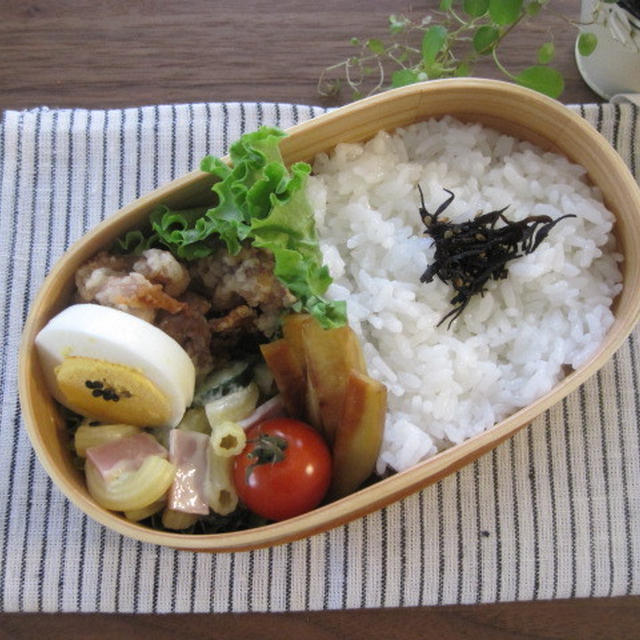 白い唐揚げ弁当