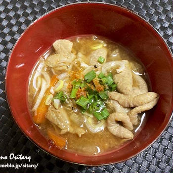 梅雨にほっこり！コトコト豚もつ煮込みレシピ
