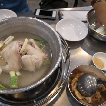 ソウル・フード・ソウル　その7：タッカンマリをただの鶏鍋と思うなかれ。『陳玉華ハルメ元祖タッカンマリ』