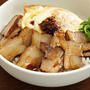 最後は豪華に目玉焼きつき「チャーシュー丼」