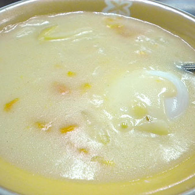 築地・センリ軒「半熟玉子入りクリームシチュー」