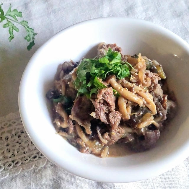 【肌に張りと潤いを】アレンジもできる『牛肉としめじの味噌蒸し煮』美肌レシピ