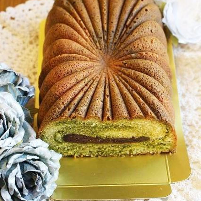 抹茶とつぶあんのアーモンドケイク　赤ワインの無花果煮入りキャラメルケーキ