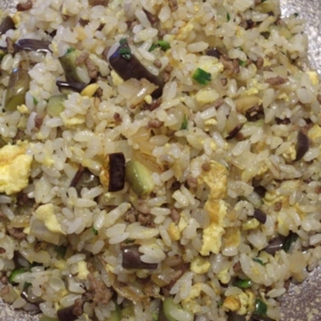 [一皿でお腹いっぱい]ひき肉とナスのチャーハン