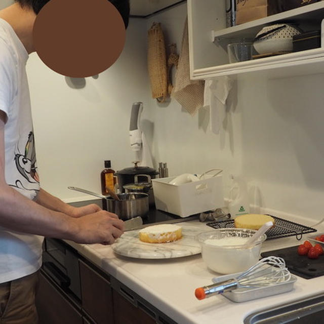お誕生日ケーキ作ってくれている♪