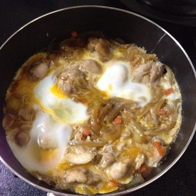 鶏肉とタマネギたっぷりな親子丼