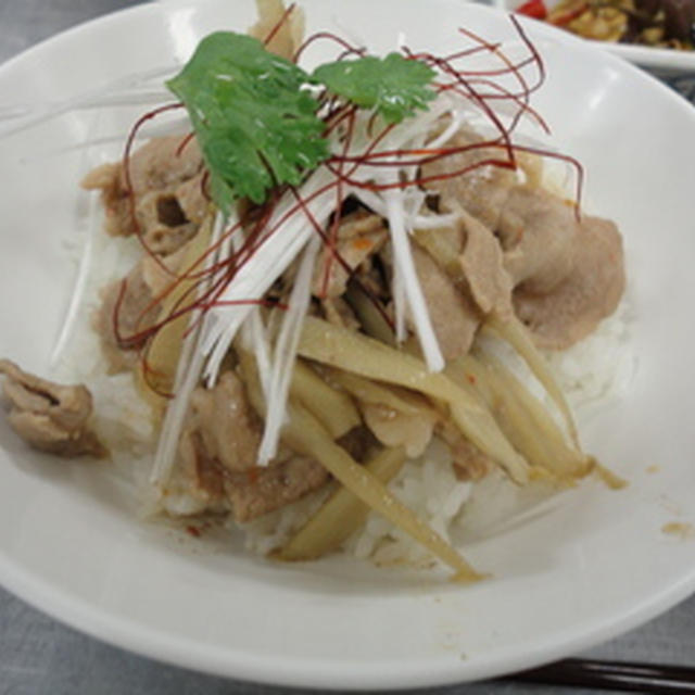 豚肉のエスニック蒸し丼