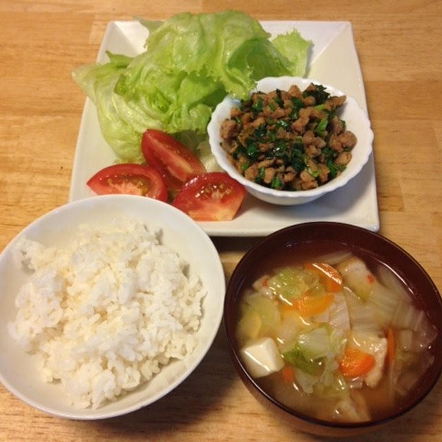 昨夜は肉味噌のレタス包みなど～