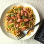 キノコと粗挽きソーセージの、ナポリタン風パスタ