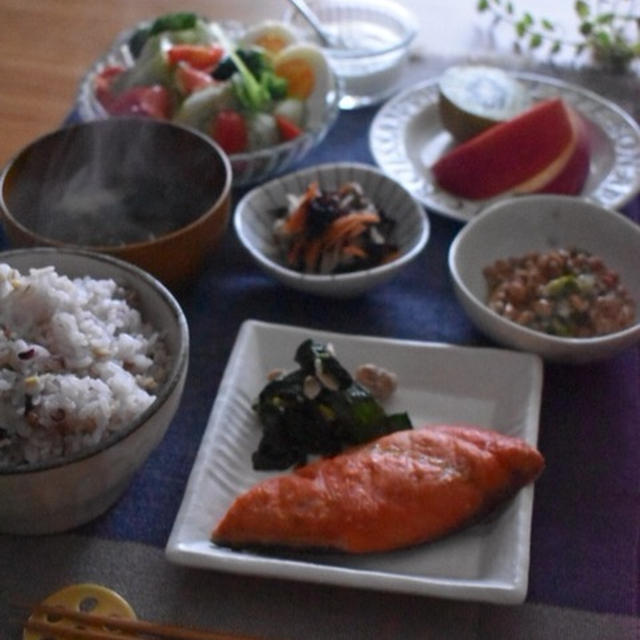 朝ごはんと晩ごはん。親子で共にした食卓と忘れてしまったこと。