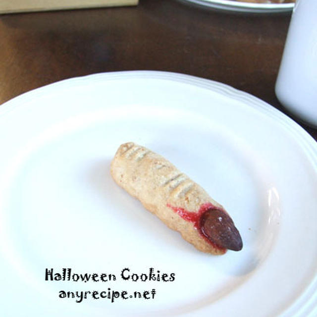 孫に作ったハロウィーンクッキー/ 窓から見える