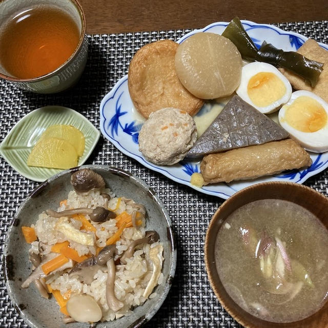 きのこの炊き込みご飯とおでんの残りで夕食