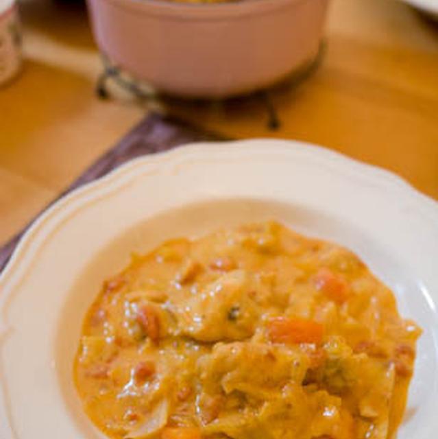 シャスールでチキンとキャベツのトマトクリームシチュー
