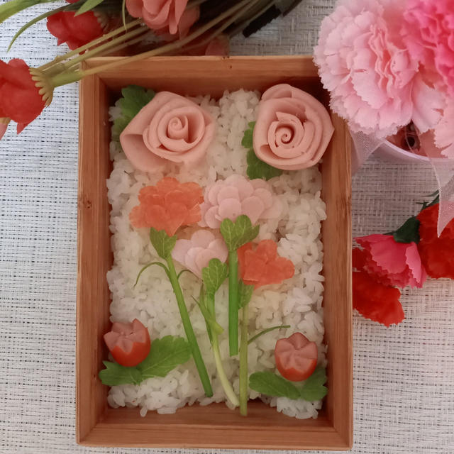 カーネーション薔薇で母の日弁当〖デコ弁〗