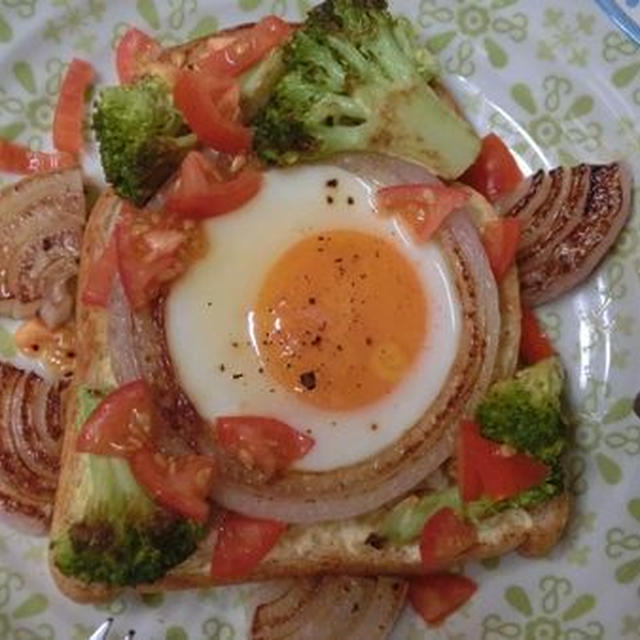 10分で朝ベジ☆　焼き野菜と目玉焼きのせトースト