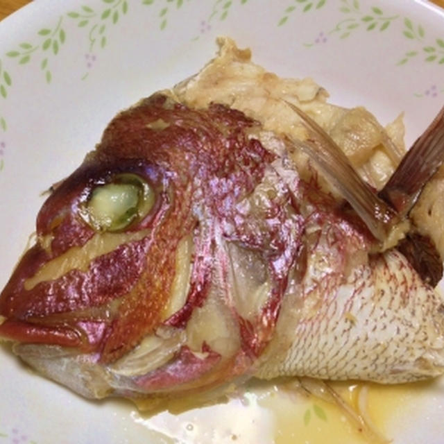 真鯛のかぶと・あらを煮て＆庭の姫りんご♪