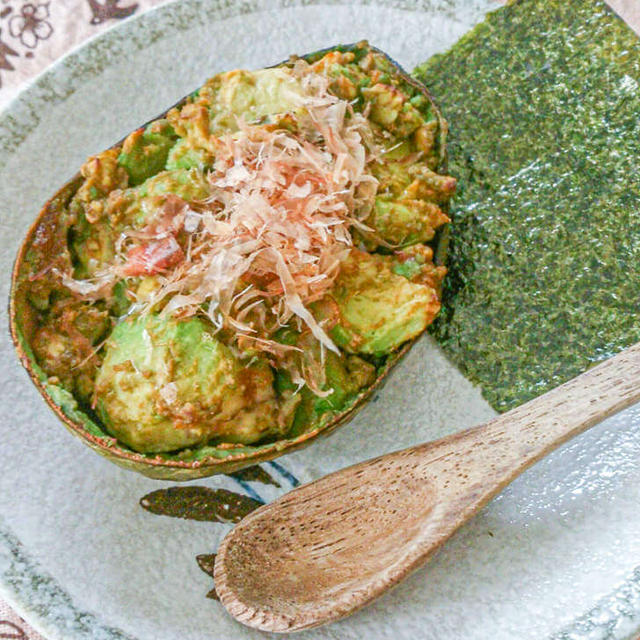 【レシピ】ケチャップ味噌で焼きアボカドココット【副菜・おつまみ】