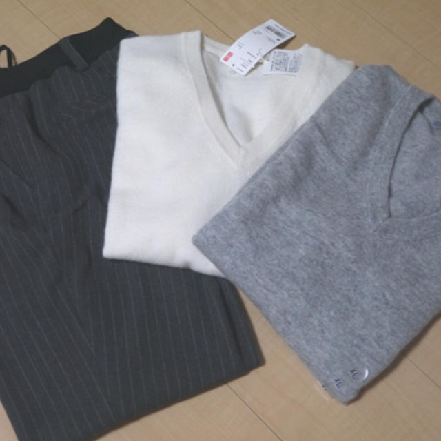 ユニクロのカシミヤVニットとしまむらパンツ