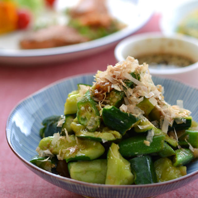 簡単おかず２種-オクラときゅうりの梅醤油和え。トマト卵炒め。２日分の晩ご飯。