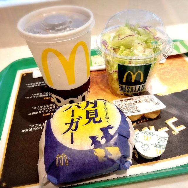 月見バーガーとバラ餃子