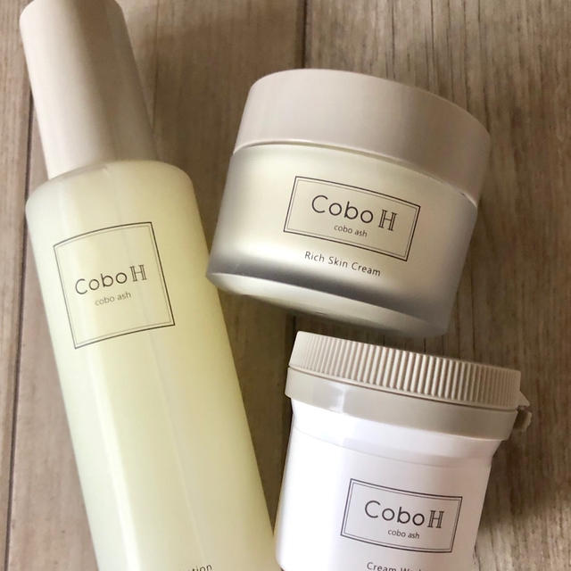 くりーむパンの八天堂からコスメが登場　CoboH 洗顔　ローション クリーム　の３ステップ
