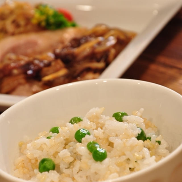 女性にオススメ！！  豚肉のソテー　with　プルーンソース　　＆　グリーンピースごはん