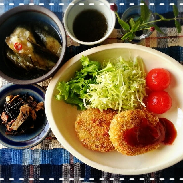 定食屋さ～ん♡我が家のおふくろの味～ってコロッケなんですって～♬(￣∇￣*)ゞ