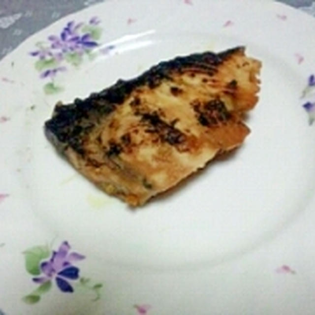 フライパンでブリの塩麹漬け焼き