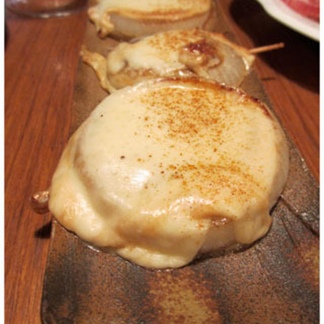 新タマネギとスカモルツァチーズのグリル By Mioさん レシピブログ 料理ブログのレシピ満載